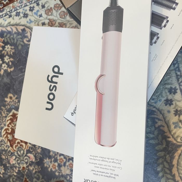 Срочно продам Фен-выпрямитель Dyson