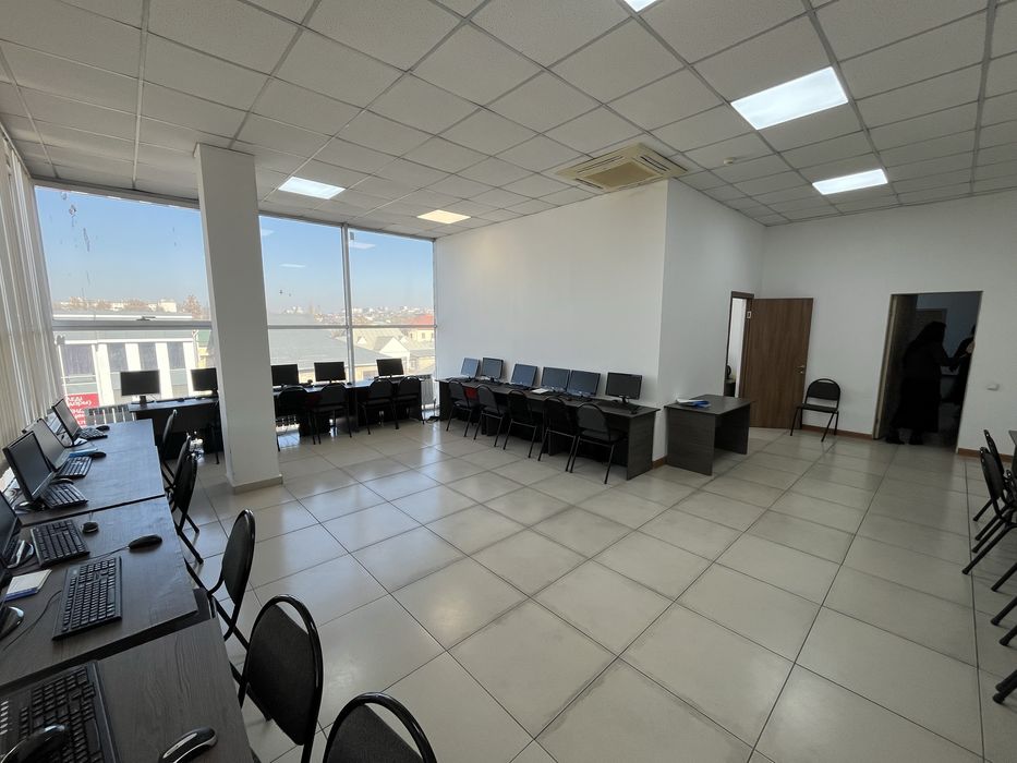 Сдам офис, полностью оснащённый 33 рабочими компьютерами.