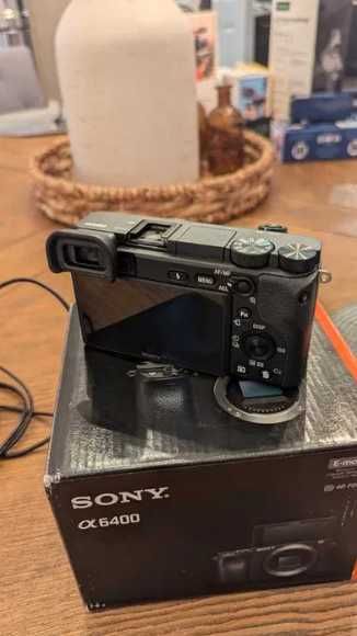 Sony A6400 + 35mm 1.8 OSS - като нов в гаранция