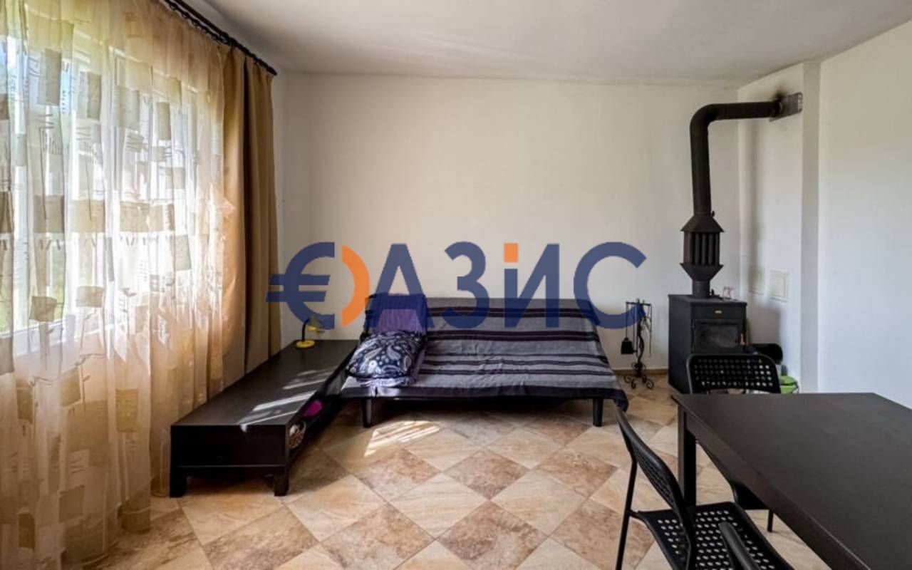 Къща с 3 спални, 105 кв.м. + 1500 кв.м. двор, с. Суходол, област