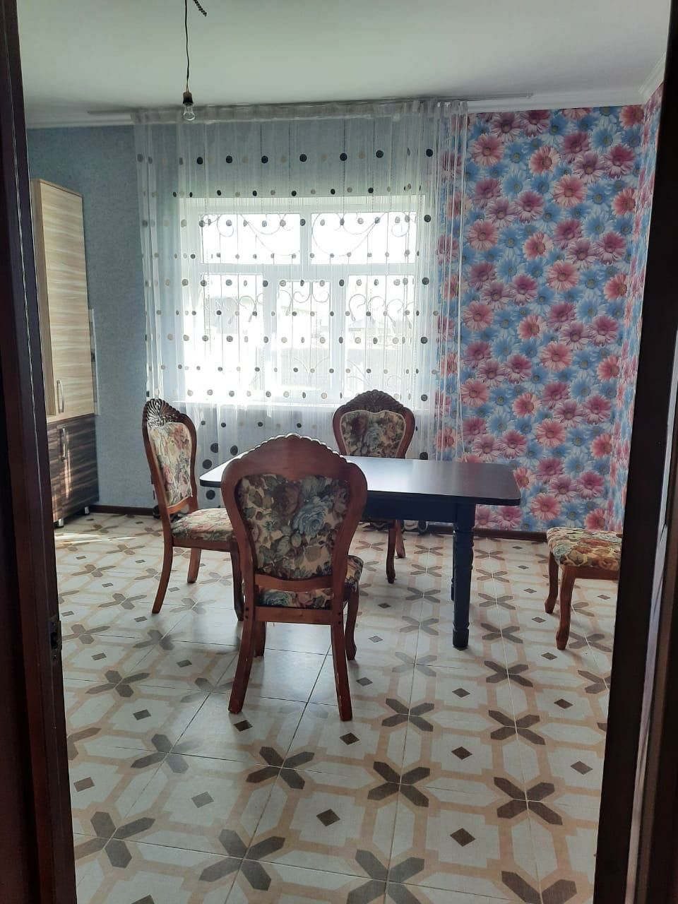 Үй сатылады. Продаётся дом.