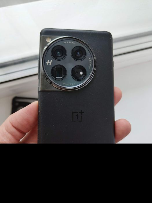 OnePlus 12, 12/256 gb