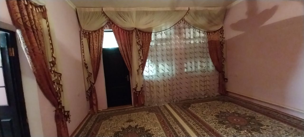 Гилам  янги   2.5м×5.5м сотилади.