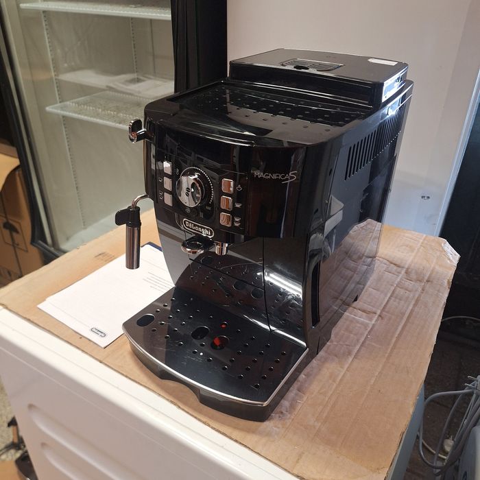 Кафе машина Делонги Magnifica S - нова