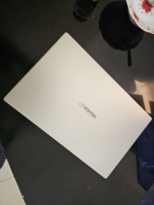 Huawei MateBook d15 noutbuk sotiladi srochni