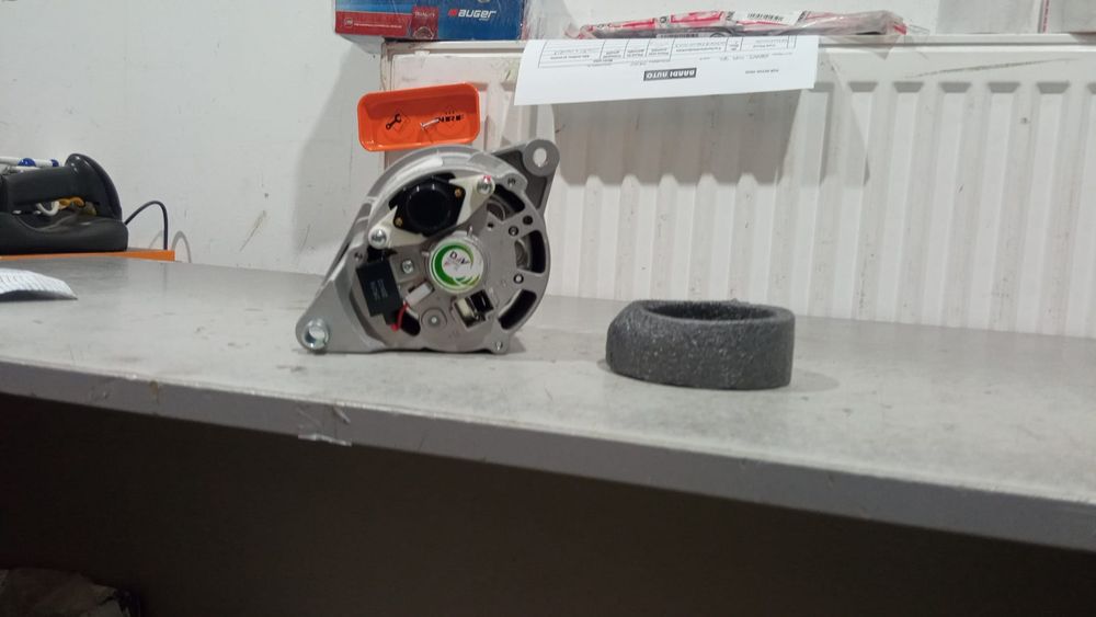 Alternator tractor fiat 12 v cu releu incorporat preț 650 lei este dis