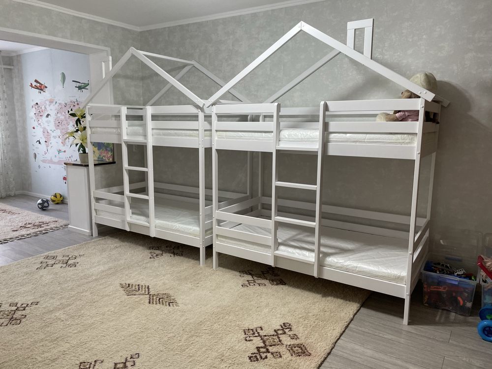 Продам две двухъярусные кровати