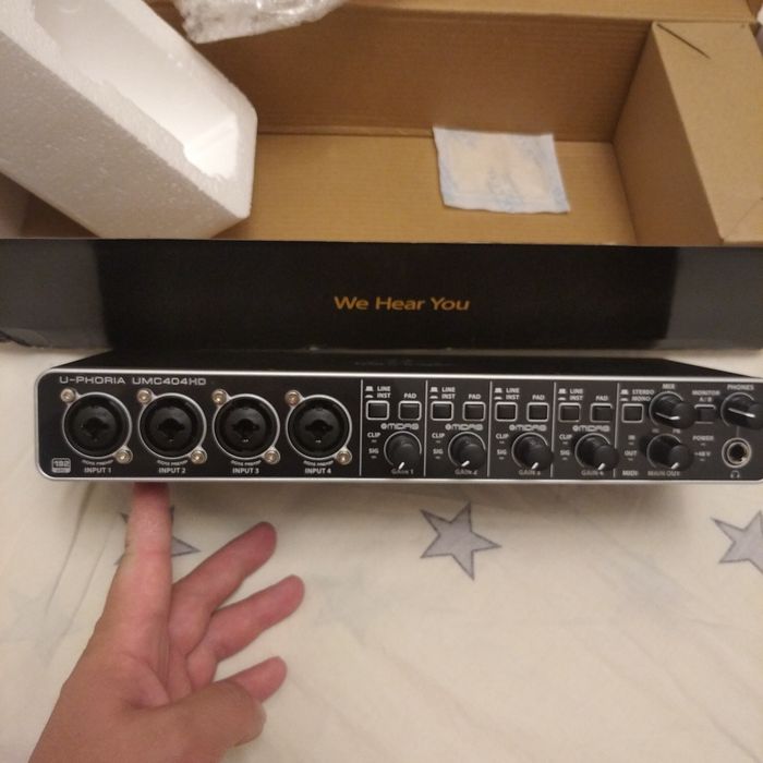 Behringer umc404