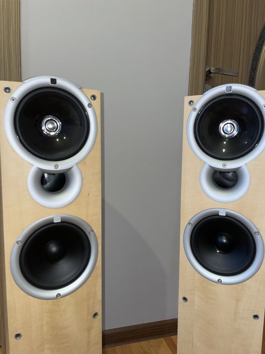 Boxe de podea KEF Q4