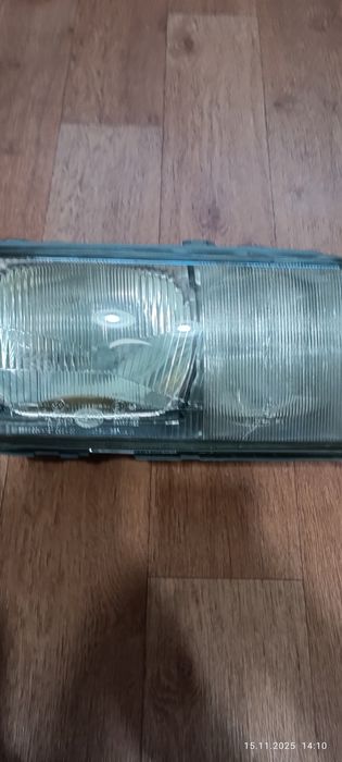 Продам правую фару Мерседес 190