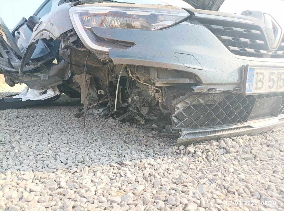 renault arkana 2023 1.3hibrid avariat