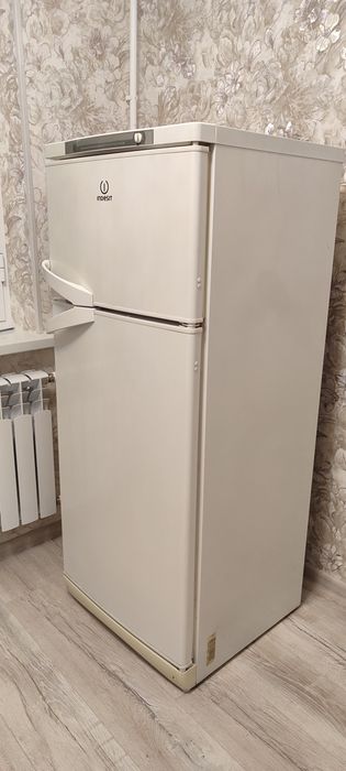 Продам холодильник индезит