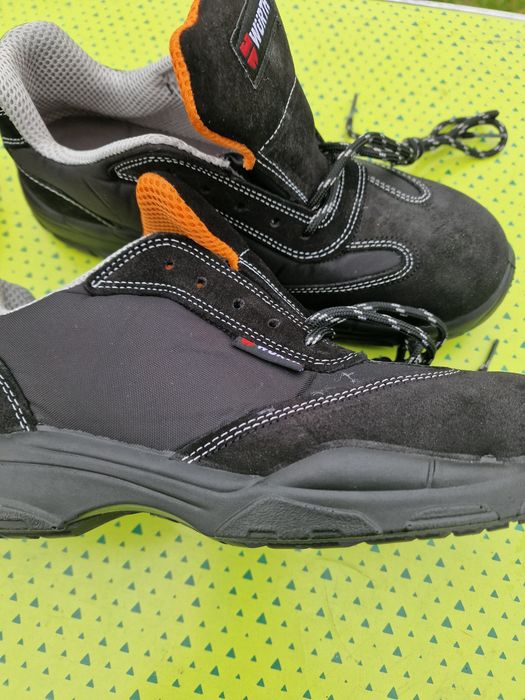 Работни обувки дамски номер 38 и мъжки номер41 в отлично състояние-нов