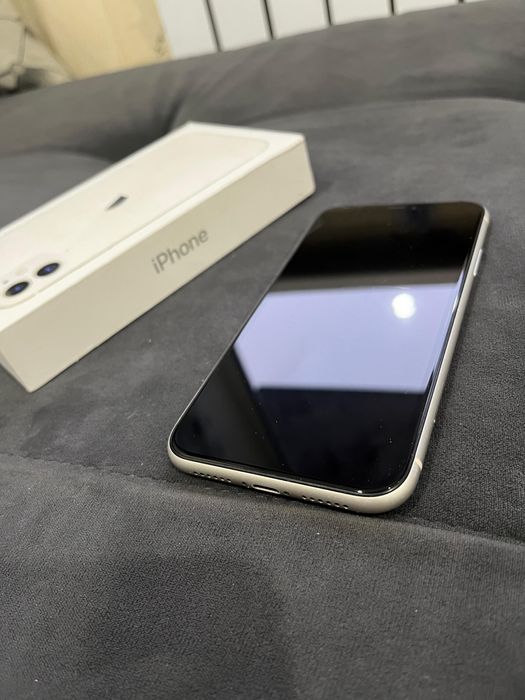 Айфон 11 срочно в хорошем состояние