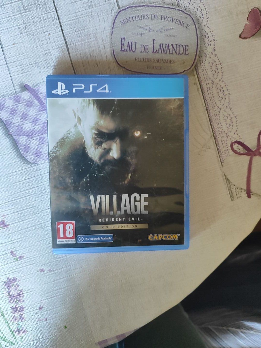 Продавам игра Resident Evil Village за PS4