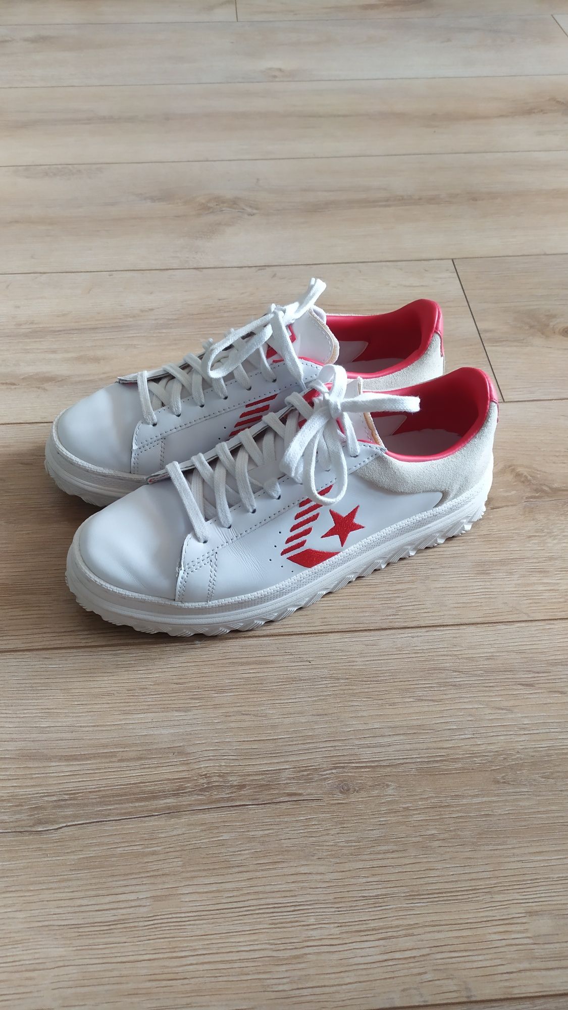 Кожени сникърси на Converse