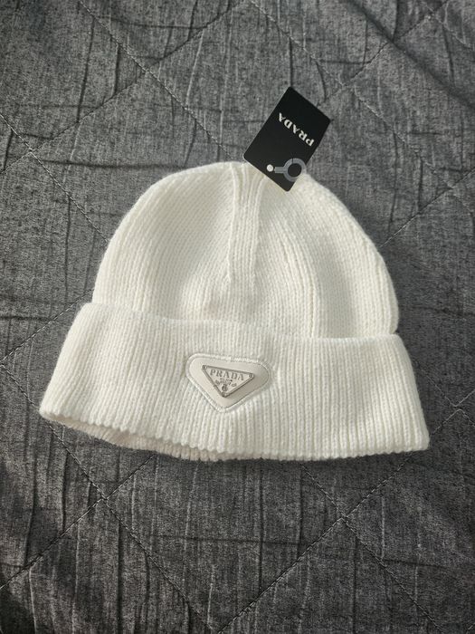 Căciulă Prada alba Premium