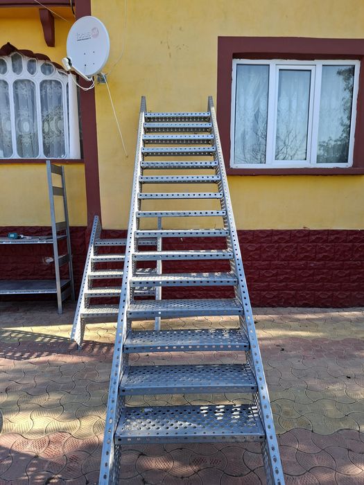 Confectionam scarii metalice zincate exterioare și pentru incendii , p