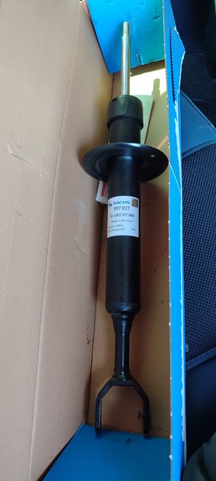 Продам стойки на Ауди А6 с5,Passat B5