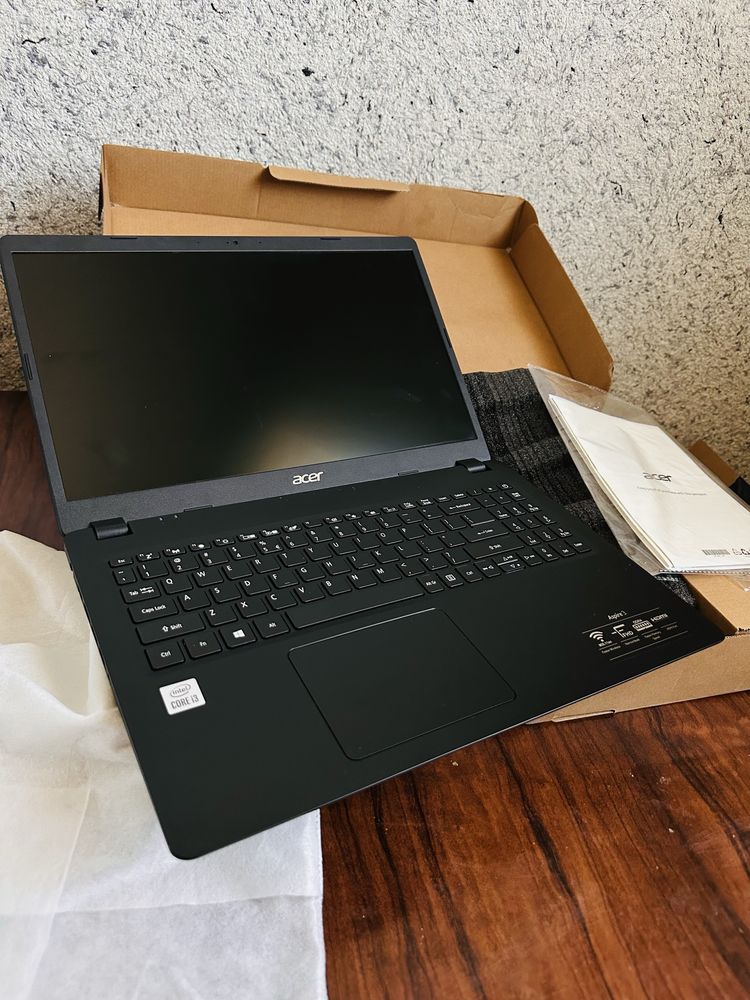 Acer core i3 yangi turibdi srochni sotiladi