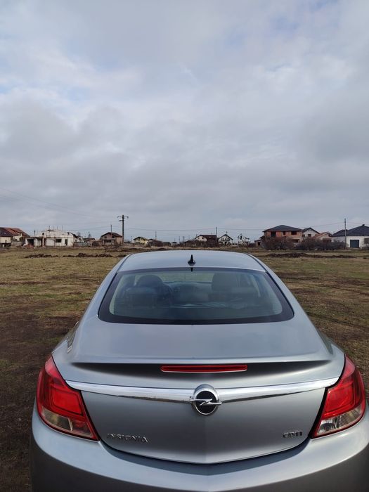 Vând Opel Insignia