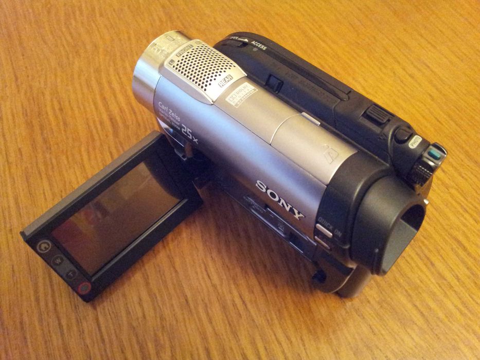 SONY camera video foto - DCR - DVD 310 E, inregis si pe mini DVD-+R/RW