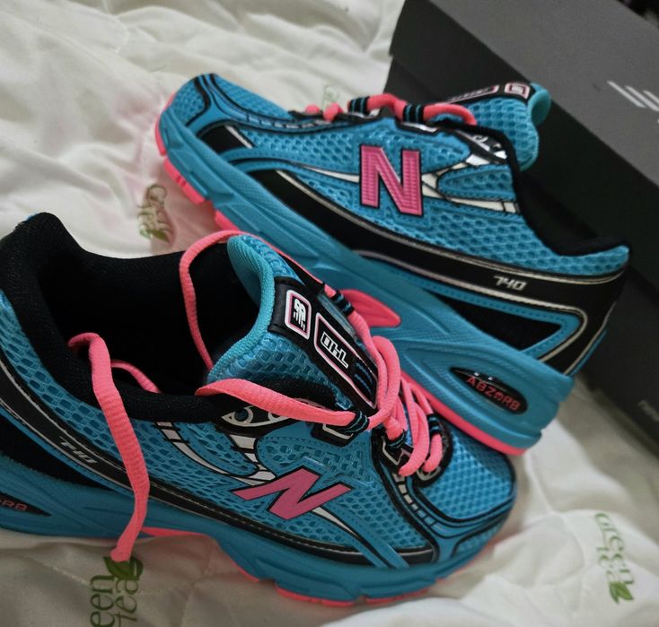 New Balance жестоки цветове нови с оригиналната си кутия 38.5 номер