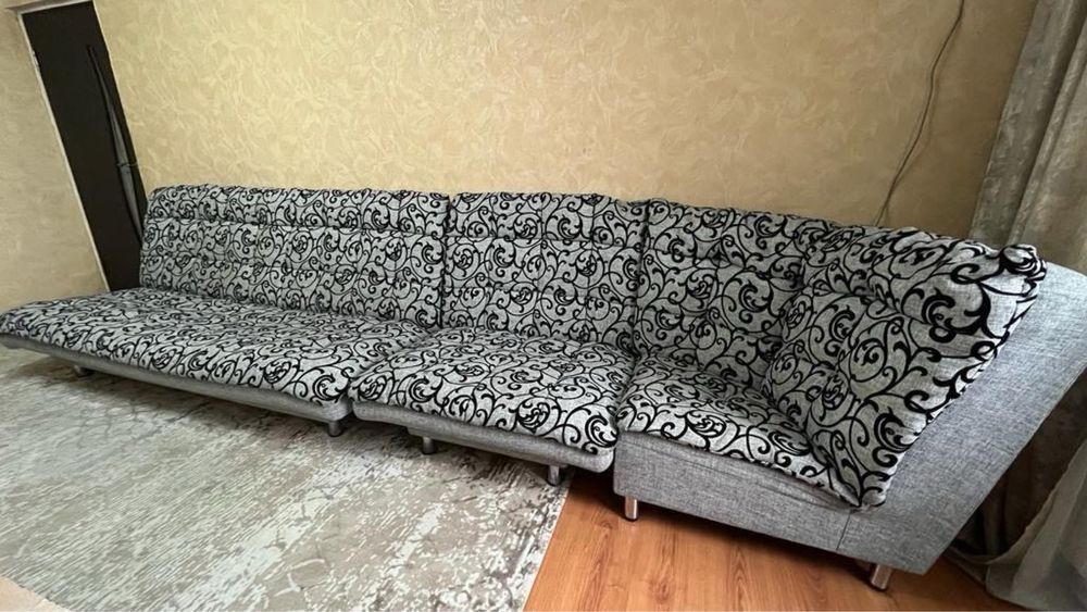 Продам угловой диван, раскладной.