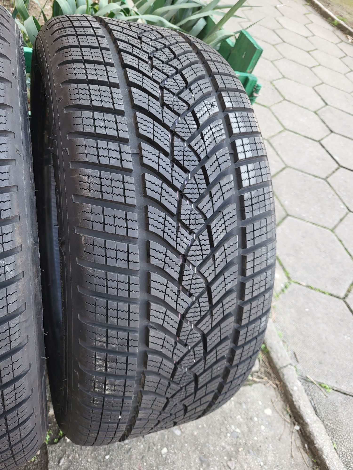 Зимни гуми Goodyear Ultragrip 245/45/18