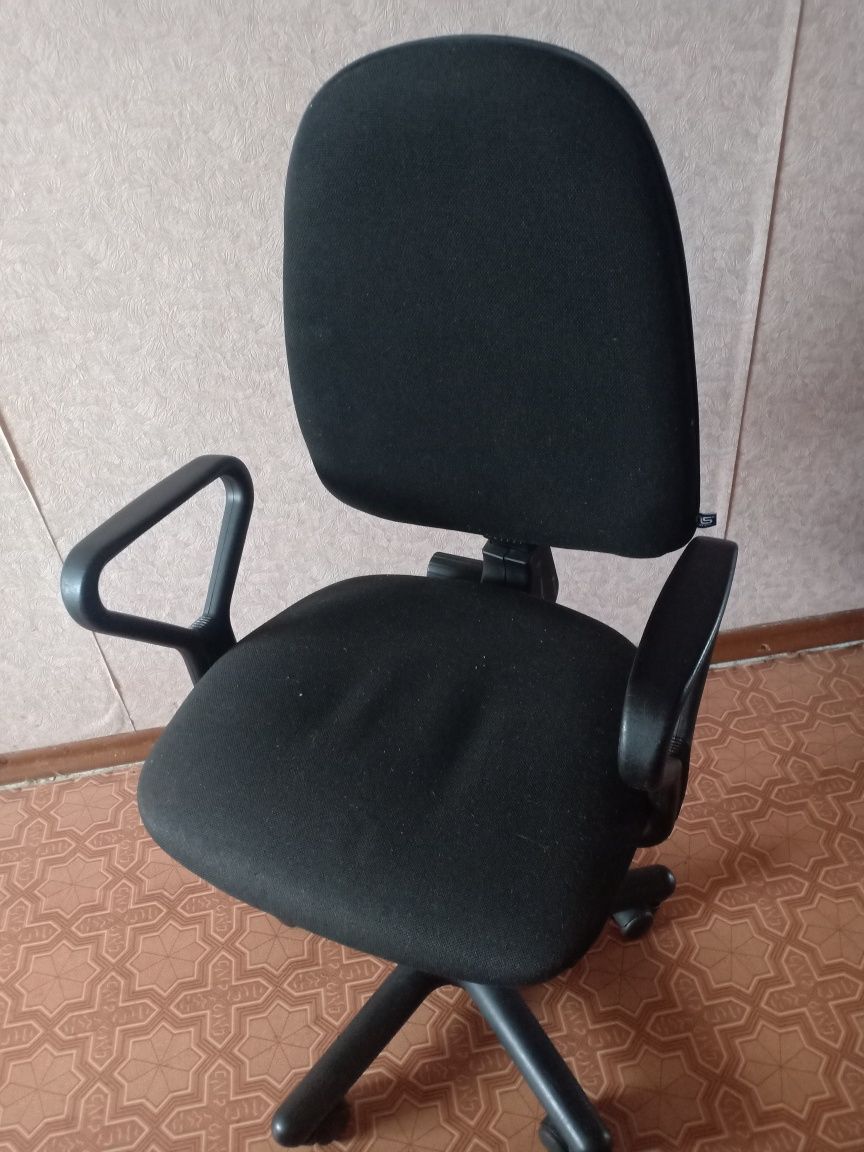 Продам компьютерное кресло