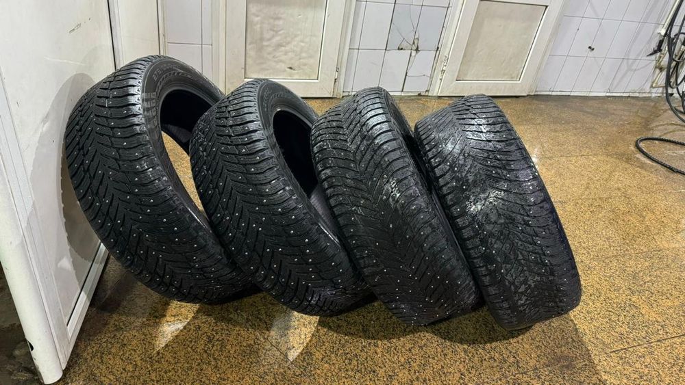 Продам зимние шипованные резину в хорошем состояние шипы на месте