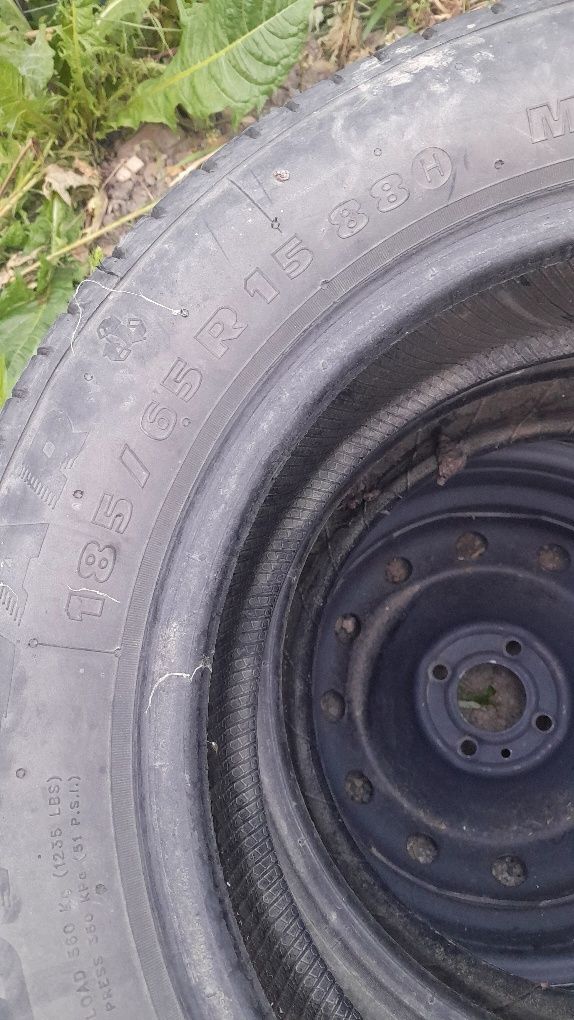 Vând  3 cauciucuri