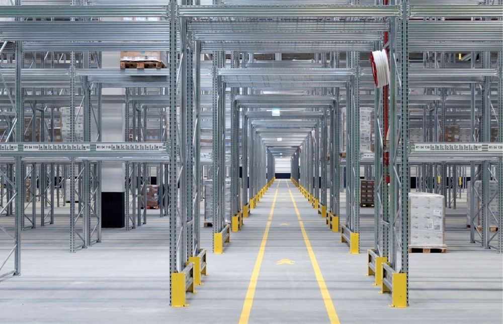 Rafturi metalice in stoc