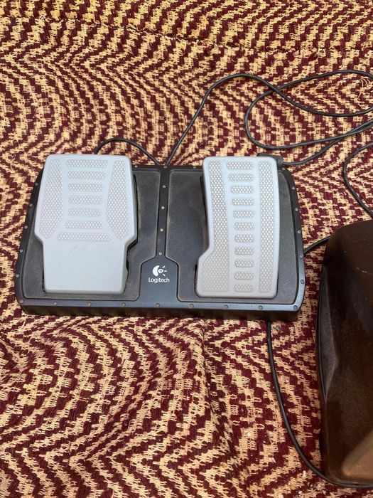 Volan Logitech cu pedale