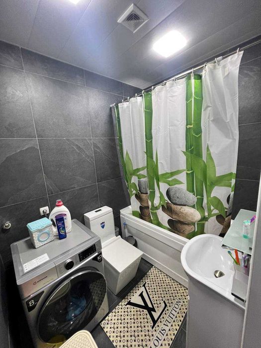 Сергели 7а.3 Бекат.9этажли дом 0 ва 1 этажида 6хонали хонадон сотаман