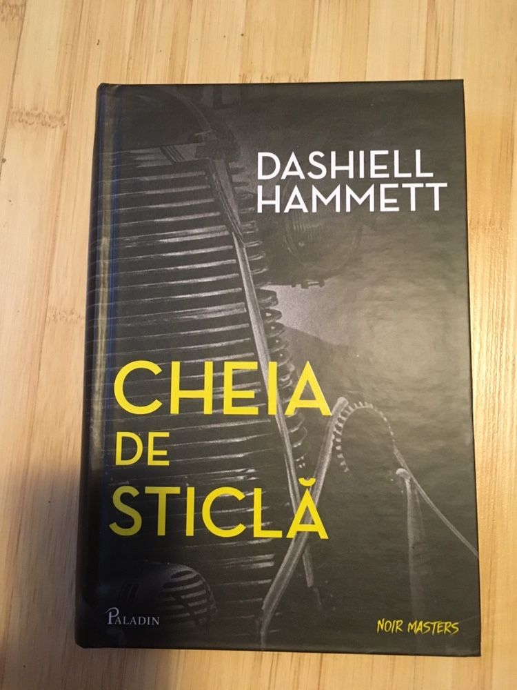 roman cheia de sticla de Dashiell Hammett