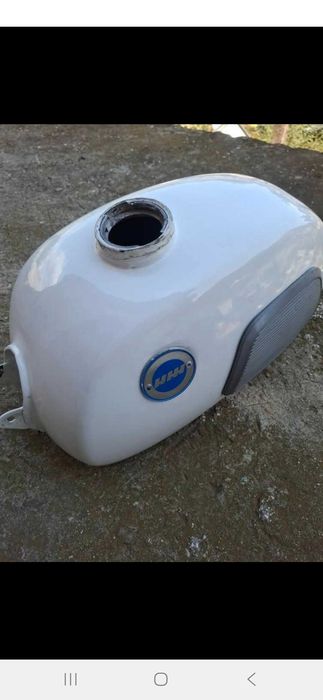 Перфектен резервоар с нови емблеми