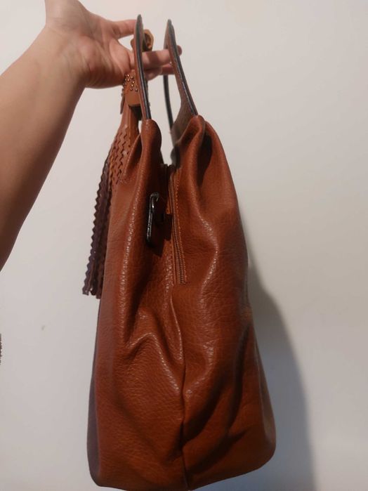 Дамска чанта в бежов цвят