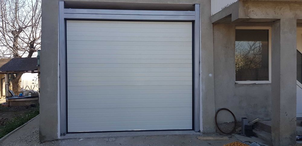 usi garaj cu telecomanda valcea