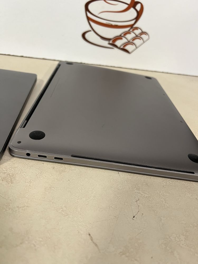 Macbook pro A1708 2бр за части или ремонт