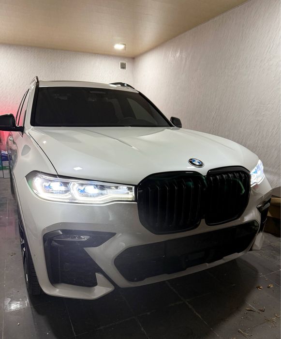 BMW X7 40i Белый