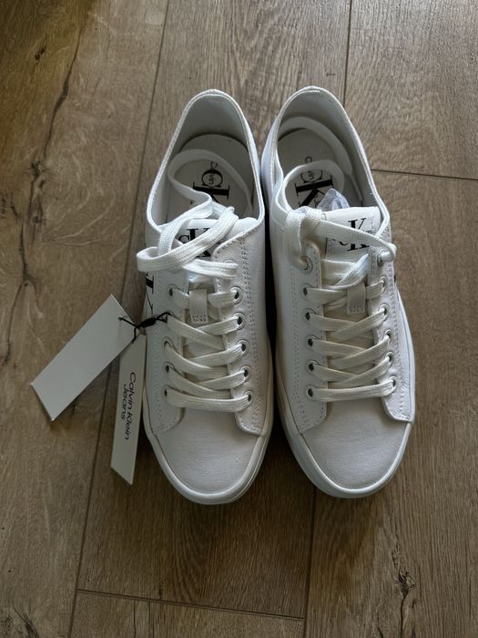 Чисто нови маратонки Calvin Klein