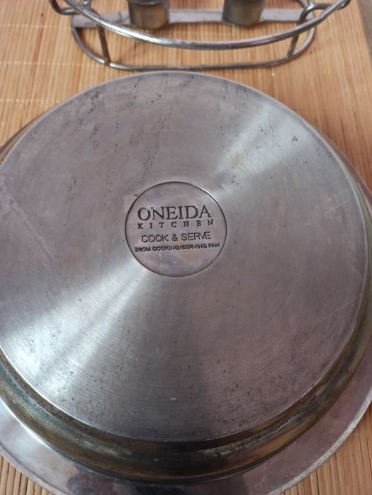 Oala cu capac si suporti 29 cm