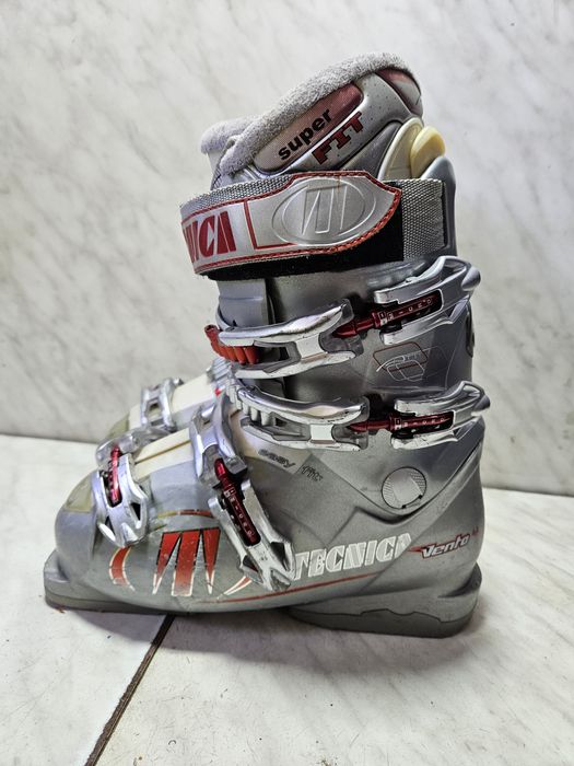 Clapari ski schi  Tecnica mondo  24-24,5  corespunde mărimii 37-38
