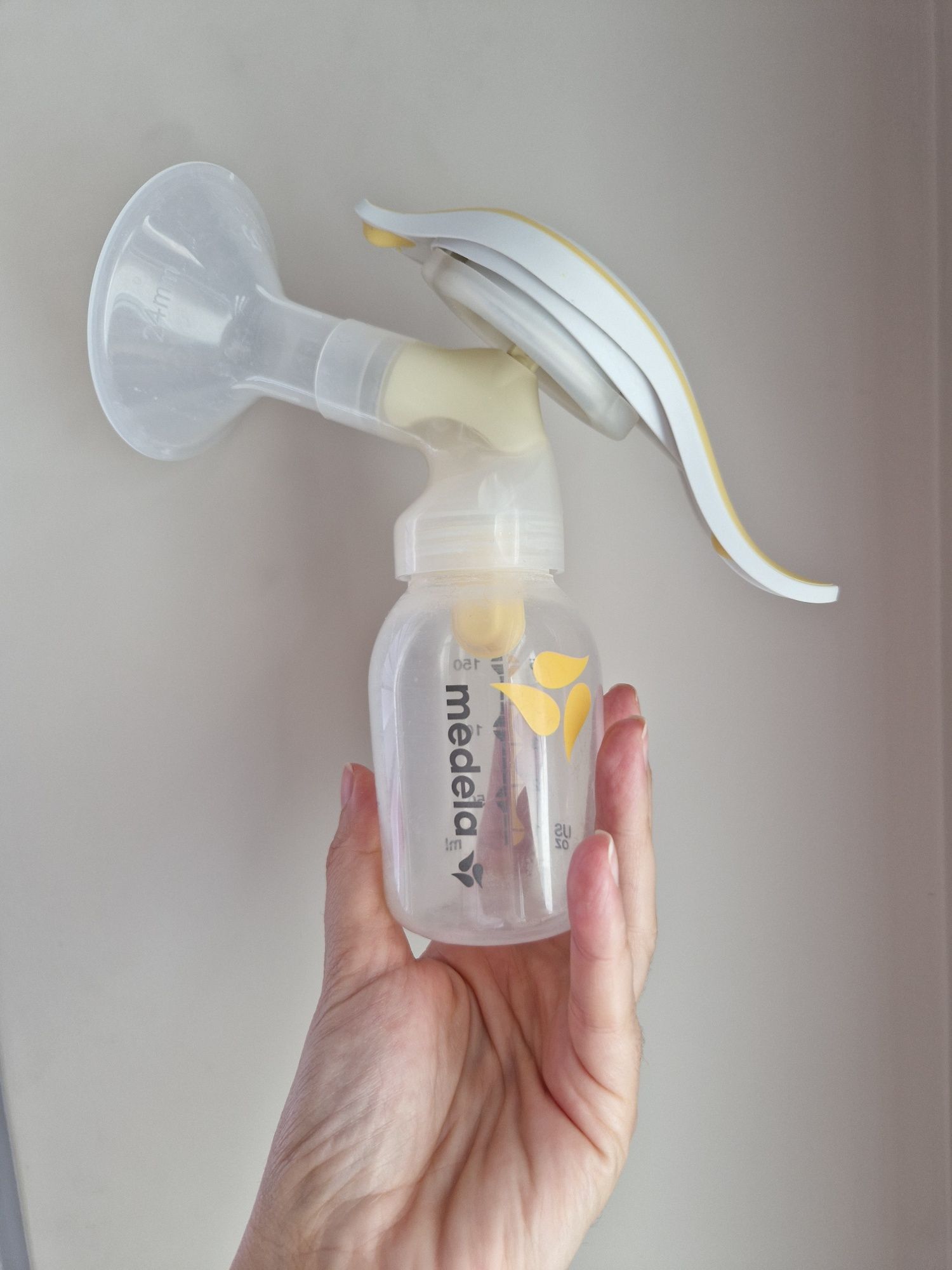 Двуфазна ръчна помпа за кърма Medela