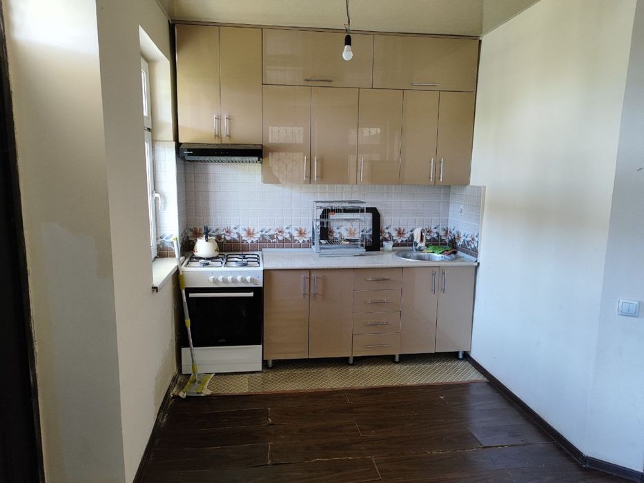 Food sity yangi qo’yliq bozori tarafda ijaraga xona bor