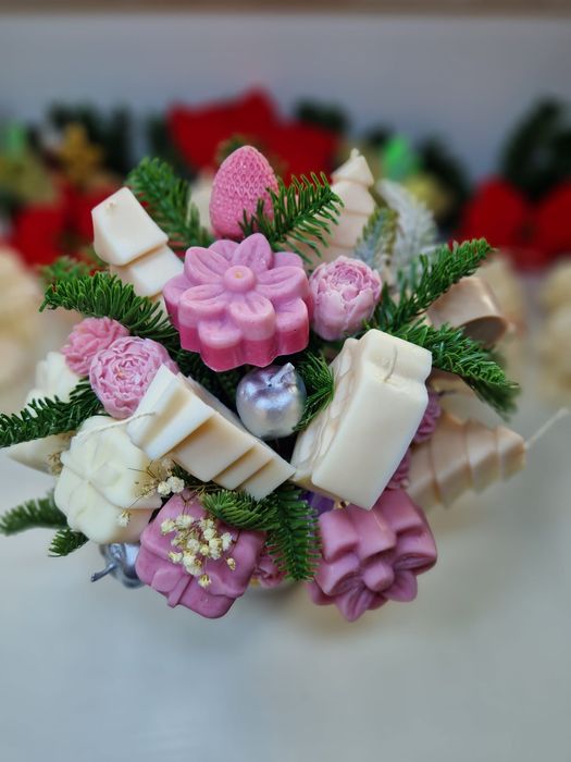 Aranjament cu flori din ceara