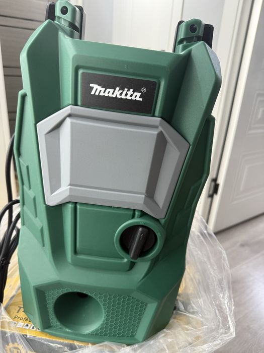 Мойка высокого давления фирмы макита, кроун.