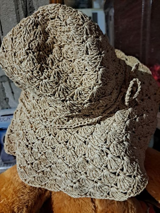 Pălărie pentru soare foarte veche în stare foarte buna