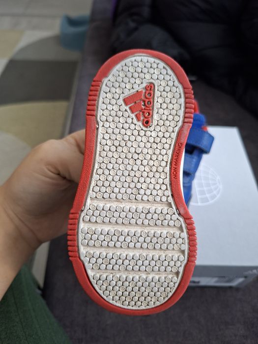 Маратонки адидас